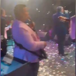 Hasta botellas volaron: Disturbios durante concierto de feria de Vijes