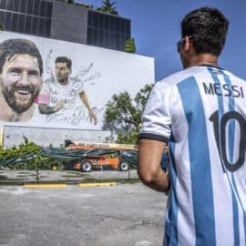 Un mural de 20 metros de un Messi sonriente le da la bienvenida a Miami