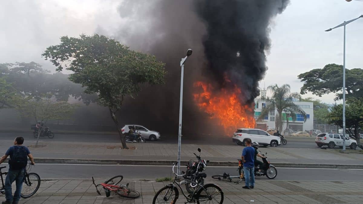 Incendio en el MÍO: 'Rifirrafe' entre Alcalde de Cali y operadoras