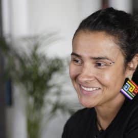 De los campamentos al Senado, la metamorfosis del disparo de una excombatiente de las FARC
