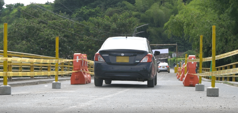 Habilitaron paso vehicular en el puente Barragán que conecta al Valle y al Quindío
