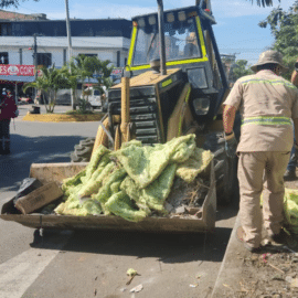 ¡Hasta colchones!: Emcali encontró gran cantidad de residuos en canal de agua