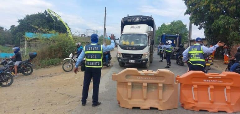 Se levantó la restricción del paso por el puente de Juanchito tras daño en la vía