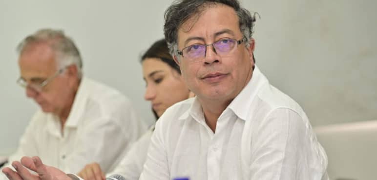 "No sabría si es preferible apoyar a Rusia o EE.UU. Me parece lo mismo": Petro