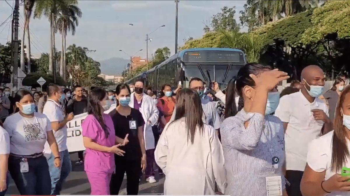 Continúa las imprudencias: Los colados persisten en las estaciones del MÍO