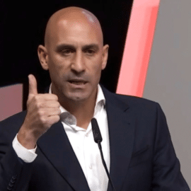 Tribunal español admite la querella contra Rubiales por el beso a Jenni Hermoso