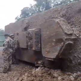 Atacan con un explosivo a vehículo blindado del Ejército en Nariño