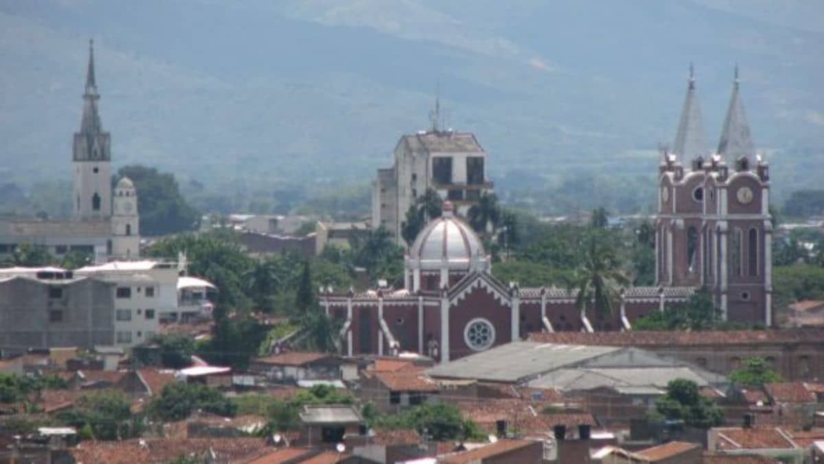 "Tuluá no está solo": Ministro del Interior visitó el municipio