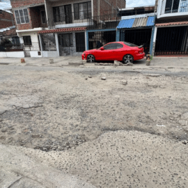 Denuncian mal estado en vías del barrio Los Guayacanes, norte de Cali