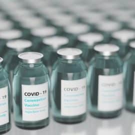¿Se las aplicará? Ya casi están listas las vacunas 'actualizadas' contra el Covid-19