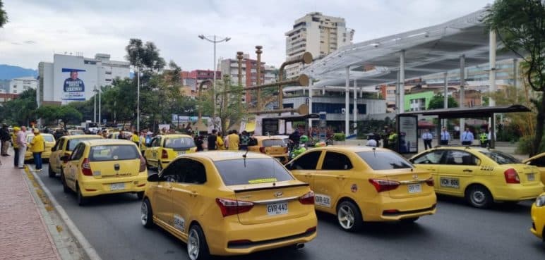 "No se van a permitir bloqueos": Estas serán las medidas durante paro de taxistas