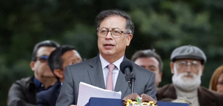 Petro dice que la Fiscalía dejó escapar a culpables de corrupción de Odebrecht