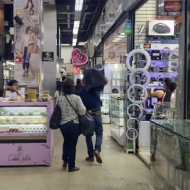 'La unión es El Tesoro': Comerciantes del centro de Cali realizan una donatón