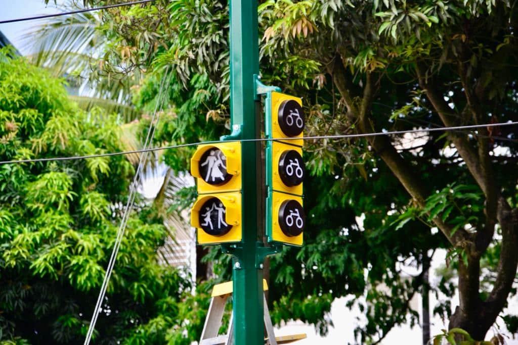 Intolerancia en el sur de Cali: Bajan motocicletas de grúa en medio de un operativo