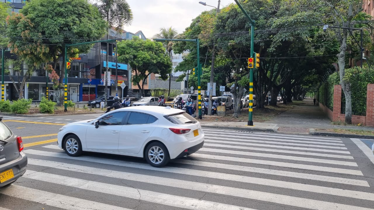 Avanza la instalación de los semáforos inteligentes en Cali: Esto dice movilidad