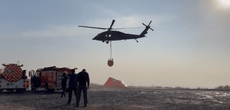 Minuto a minuto: De la mano del 'Bambi', los Bomberos combaten incendio