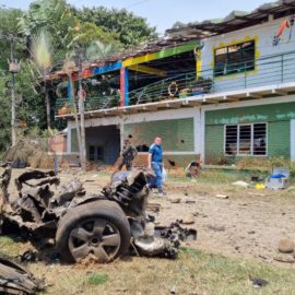 asi-quedo-el-colegio-de-potrerito-tras-atentado-de-carro-bomba-en-jamundi-22-09-2023