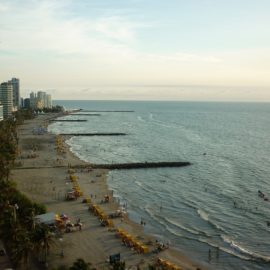 Cierran las playas de Cartagena hasta nuevo aviso por mareas altas