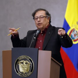 Petro dice que militares disfrazados de disidentes "no es un caso aislado"