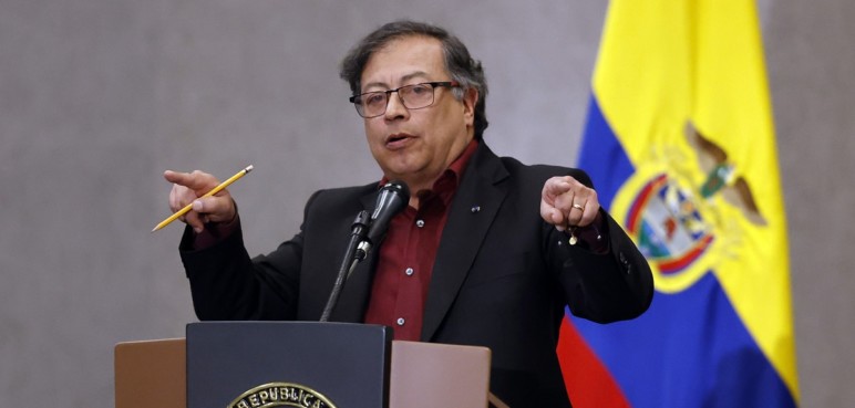 Petro dice que militares disfrazados de disidentes "no es un caso aislado"