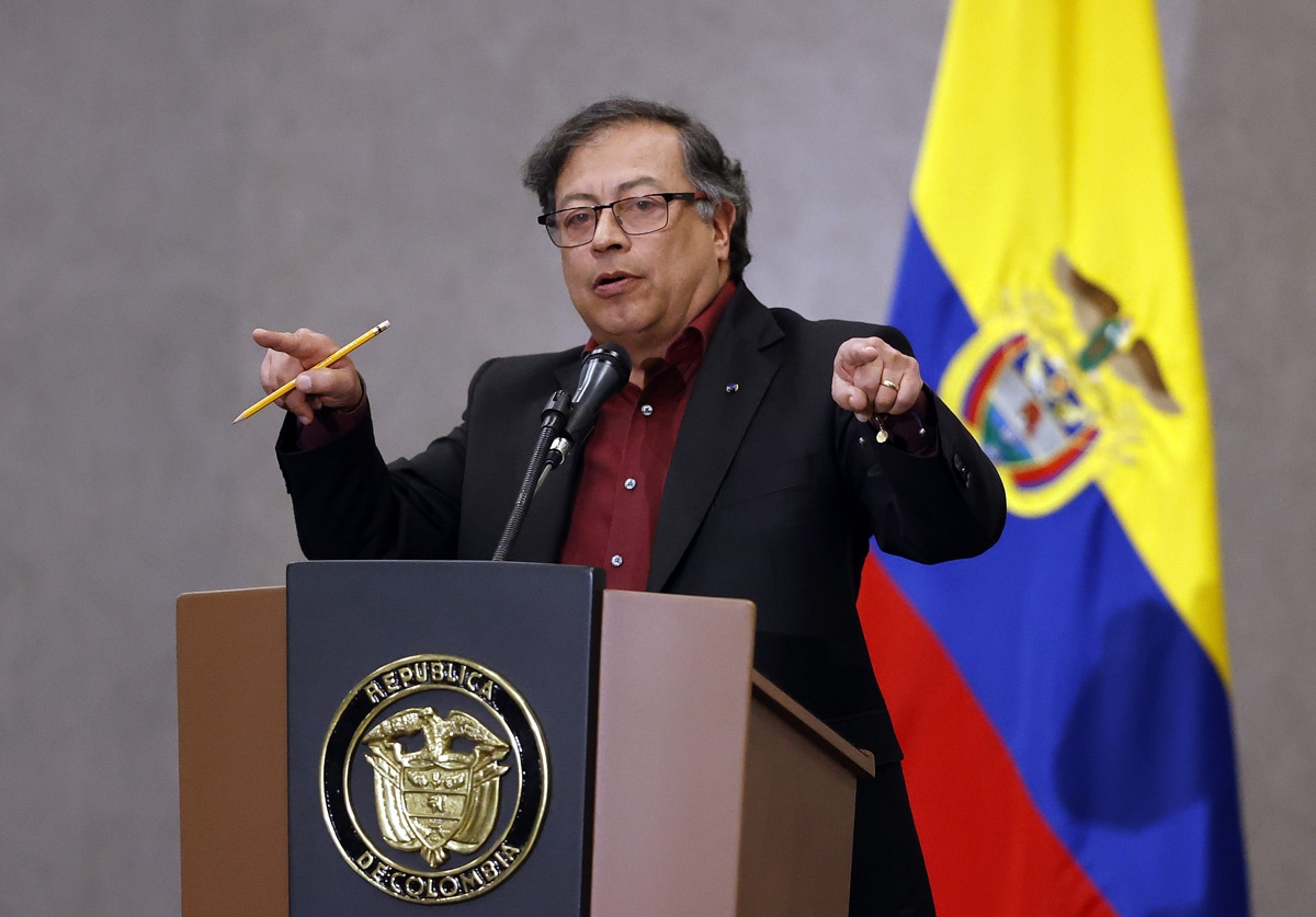 Petro dice que militares disfrazados de disidentes "no es un caso aislado"