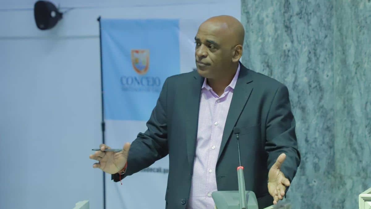 "Me parece extraño que se dejen presionar por asuntos políticos": José Darwin Lenis