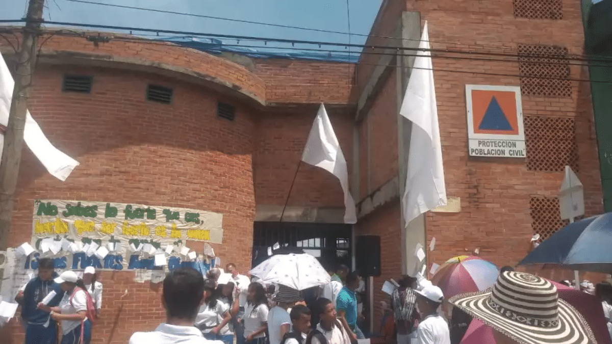 Más de 400 estudiantes no pueden estudiar por combates armados en Corinto, Cauca