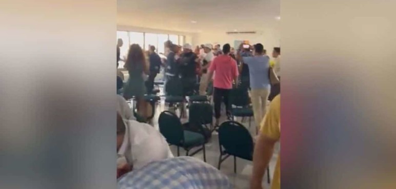 Video: ¡Sacan arma en pleno debate de candidatos a la Alcaldía de Cali!