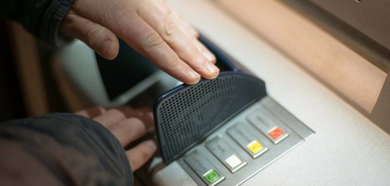 ¡En un centro comercial! Adulto mayor fue víctima de robo en cajero de Cali
