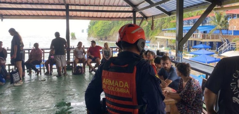 Asaltan lancha en aguas del Pacífico: Dejaron a las víctimas en medio del mar