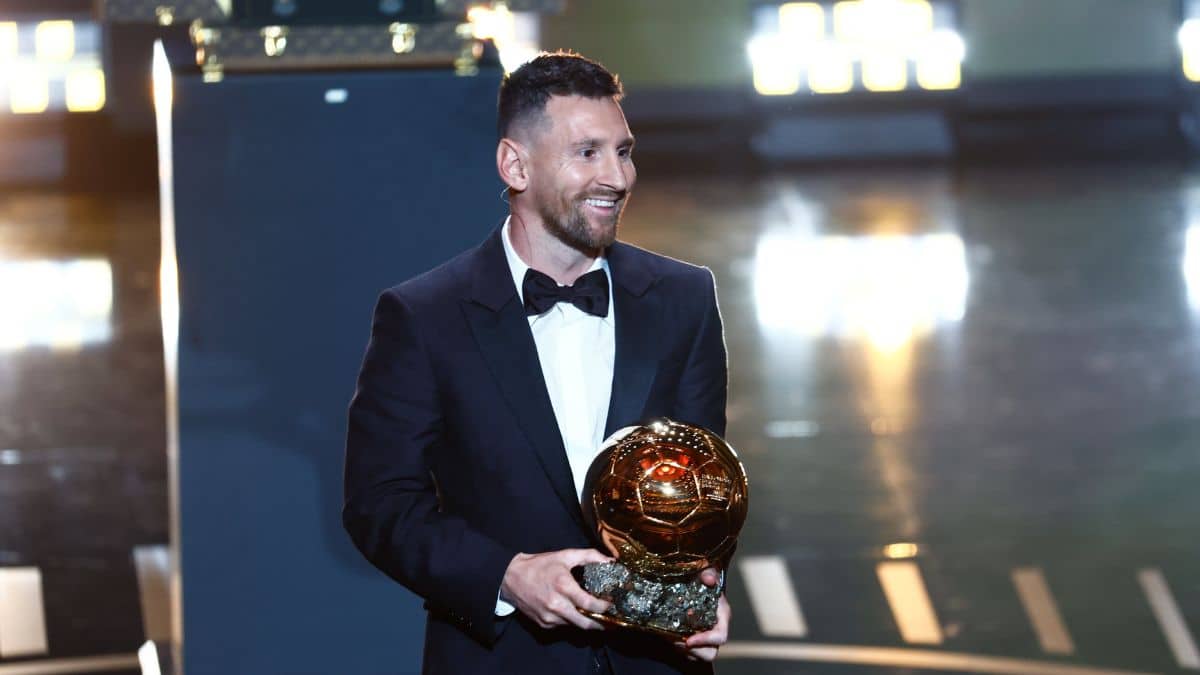 ¡Qué postal! Linda Caicedo y su foto con el nuevo Balón de Oro