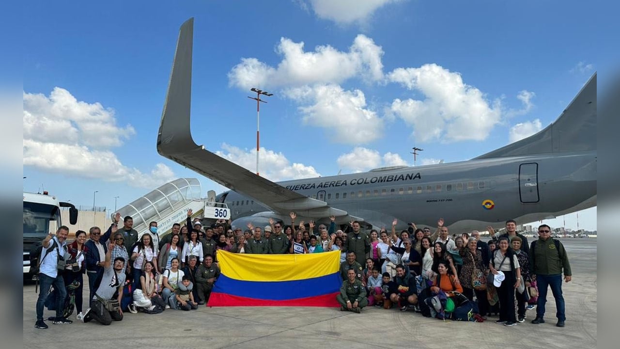 Más de 100 colombianos salieron de Israel en un avión de la Fuerza Aeroespacial