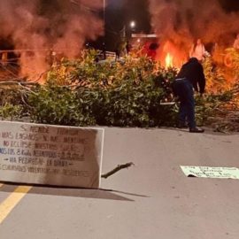 Video: Comunidad indígena y habitantes de Florida, Valle, bloquean vía 'La Diana'