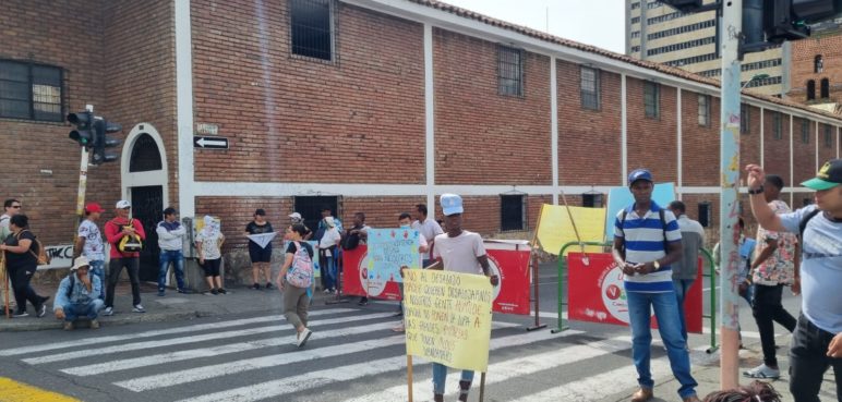 Comunidades desalojadas realizan gran plantón en el centro de Cali