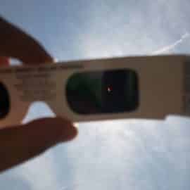 Tome nota: ¿Dónde se pueden adquirir las gafas especiales para ver el eclipse solar?