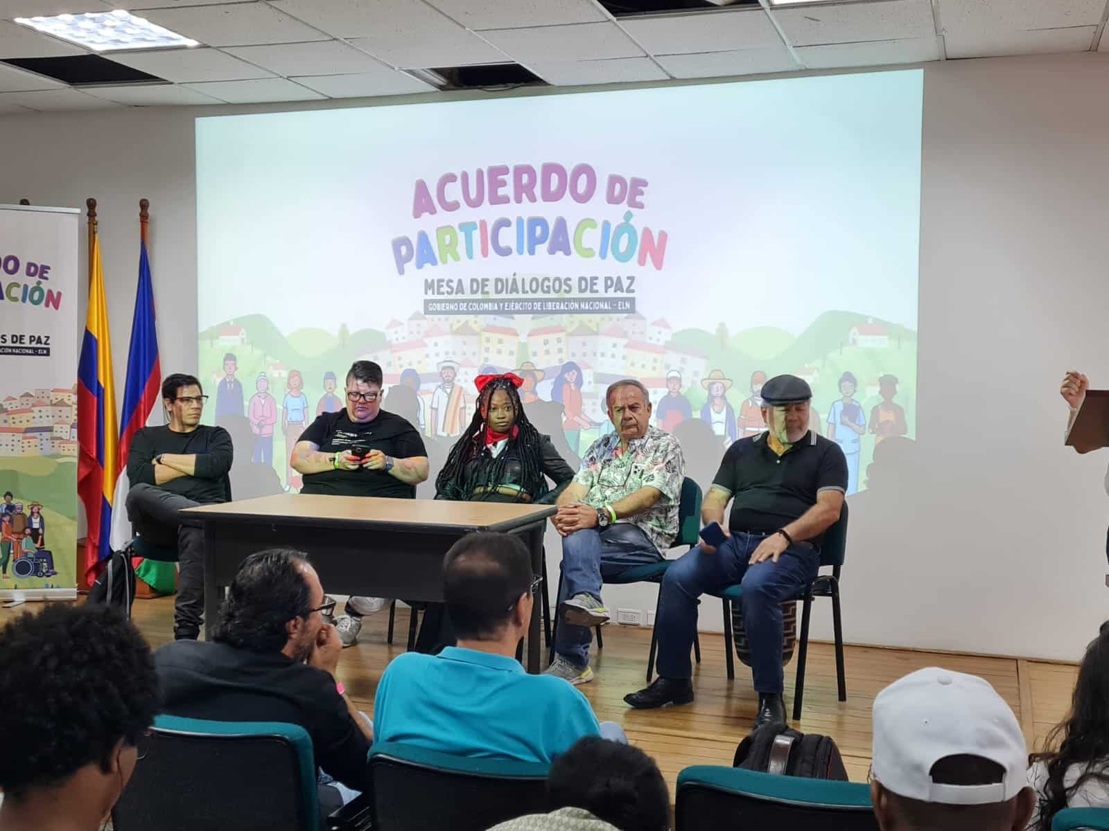 Gobierno y ELN realizaron reunión pública en Cali, en pro de la paz