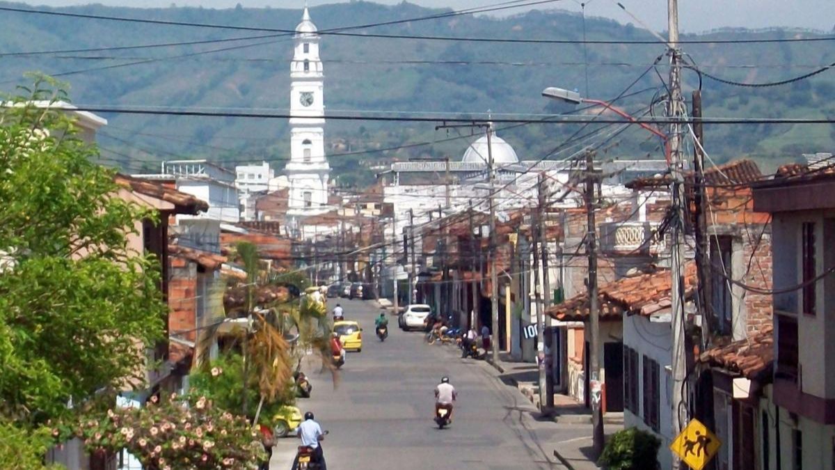 ¿A qué se debe el incendio en colegio de Cartago donde se hace el escrutinio?