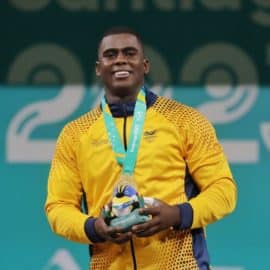 Oro con sello vallecaucano: Jhonatan Rivas se colgó la presea dorada en halterofilia
