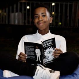 Jonathan, el escritor más joven de la Feria del Libro de Cali 2023
