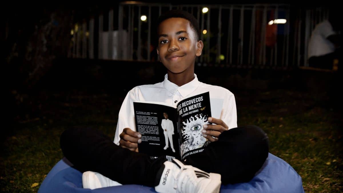 Jonathan, el escritor más joven de la Feria del Libro de Cali 2023