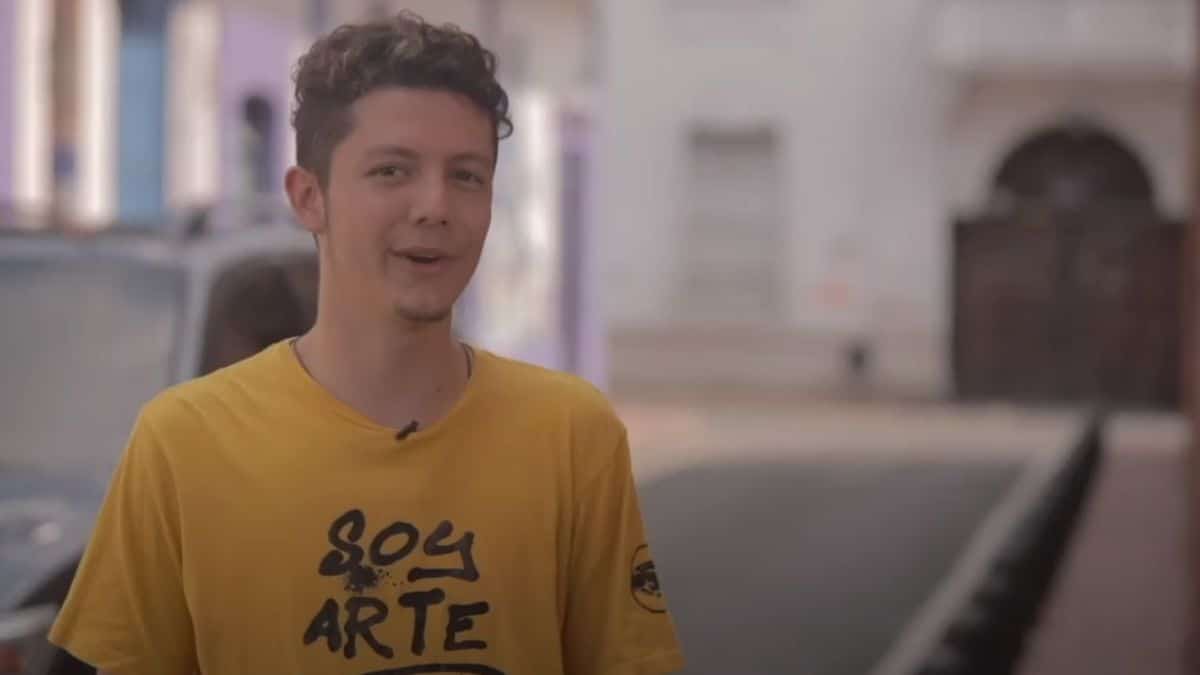 Juan Camilo, el influencer 'de las mil palabras' que rescata la historia