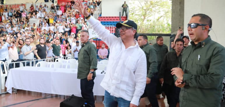 Petro asegura que otras fuerzas políticas "están conspirando contra el Gobierno"