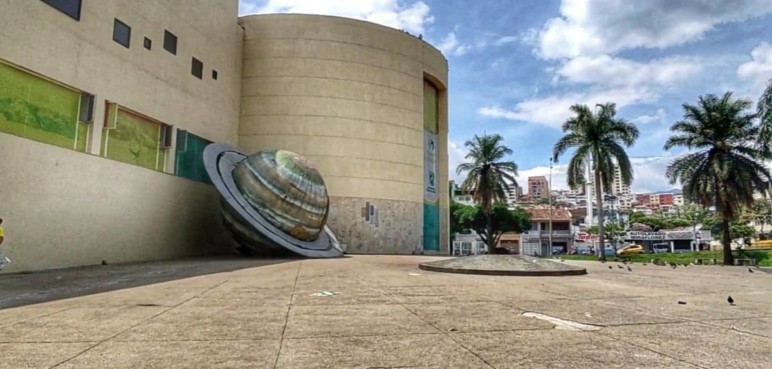 ¿Qué pasará con el 'Saturno' de la biblioteca? El monumento fue removido