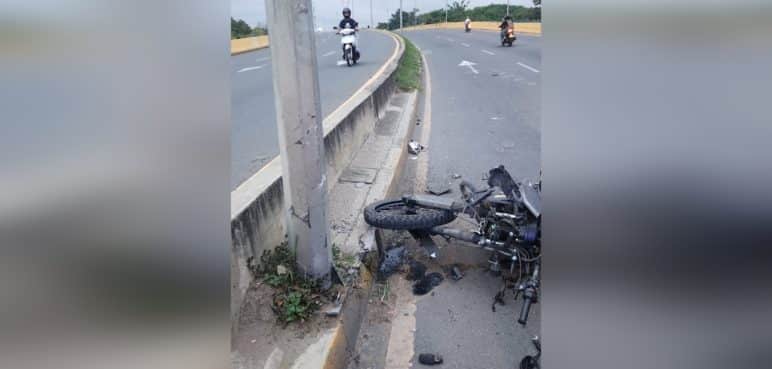 Aparatoso accidente en el sur de Cali deja un motociclista gravemente herido