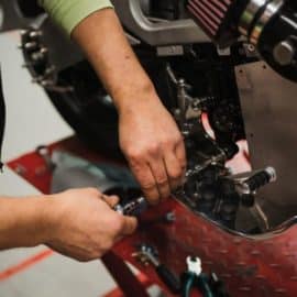 ¿Cada cuánto debe cambiar el aceite de su moto? Aquí le contamos