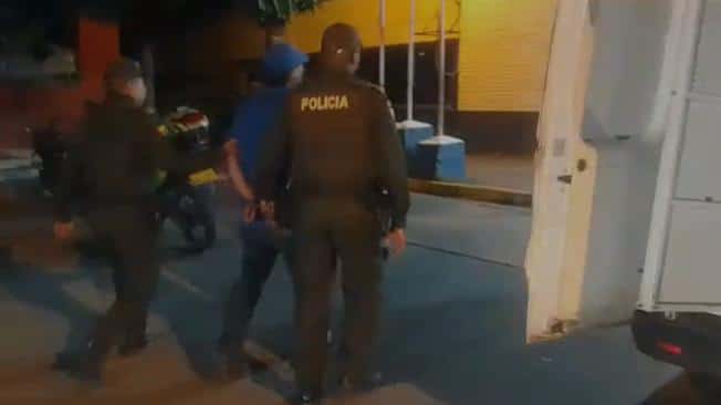 Capturan a hombre que agredió a guarda y bajó motos de una grúa en Cali