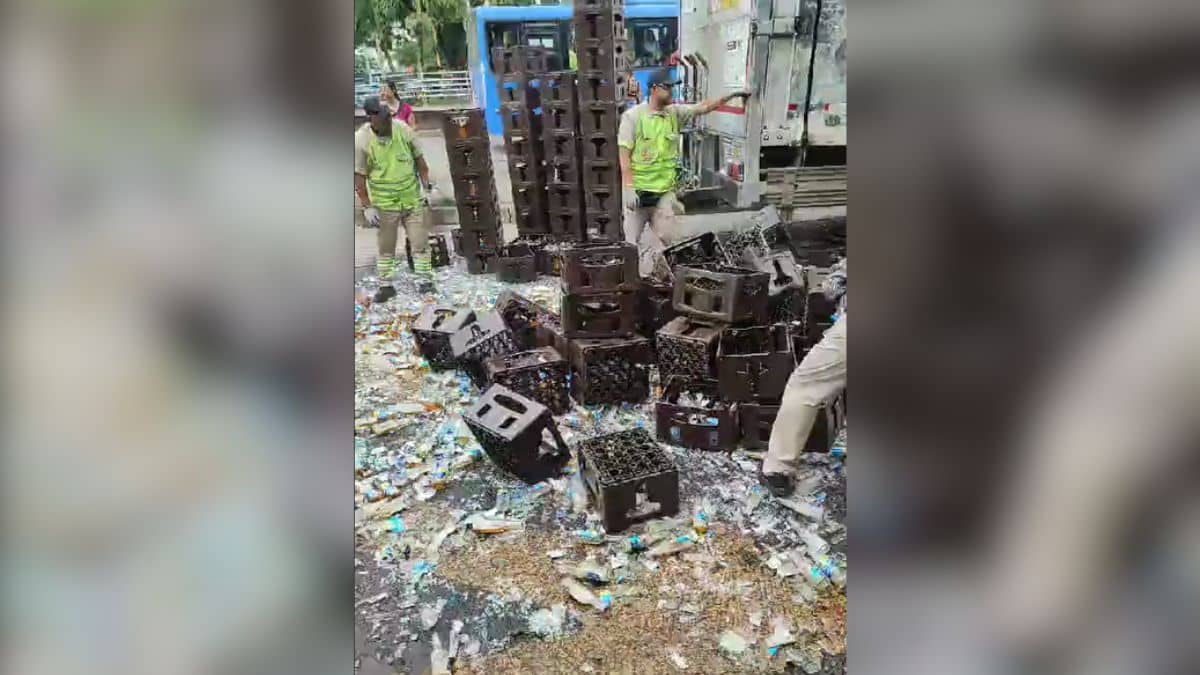 Video: Buseta intermunicipal se volcó en vía Palmira-Cali: Hay varios heridos