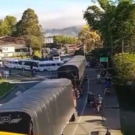 Video: Vía Panamericana entre Cali y Popayán fue bloqueada por comunidades