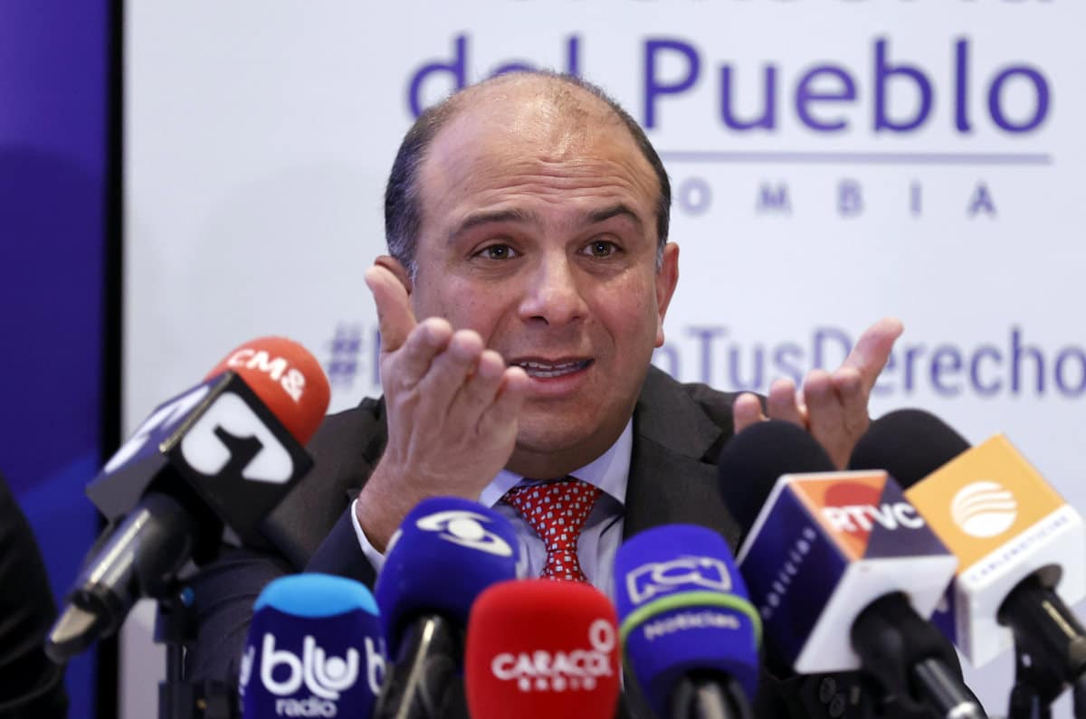 Defensoría critica el doble discurso de paz de los grupos guerrilleros