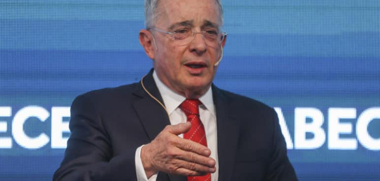 Corte Suprema cierra investigación contra Uribe por presunto tráfico de influencias